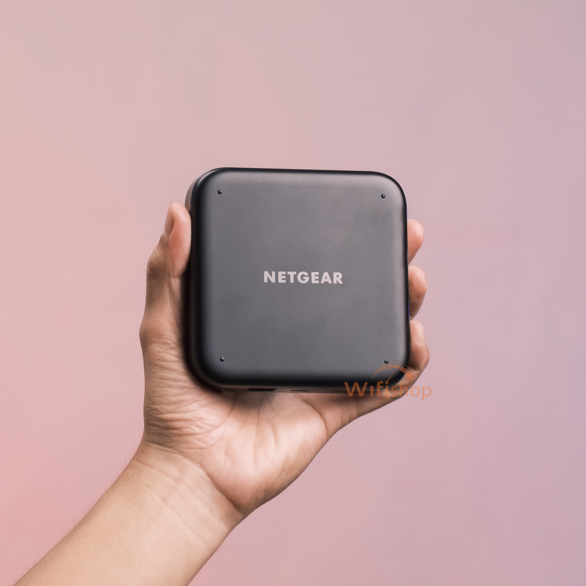 Bộ Phát Wifi 5G Netgear M7 Pro Nighthawk MR7400